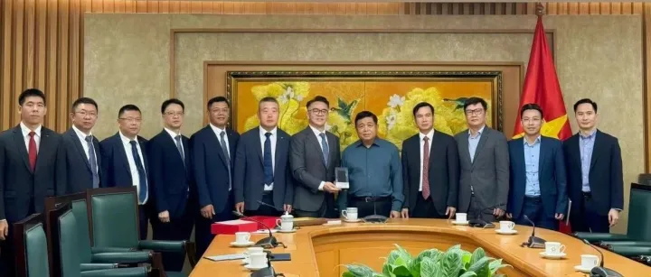 TCL王成拜会越南政府副总理阮志勇等多位政府领导