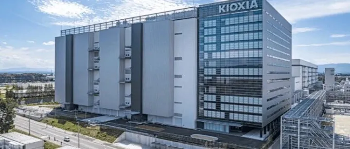 铠侠业绩暴雷，股价暴跌23%