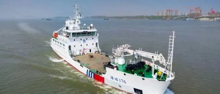 交通运输系统最大最先进航标船在海口列编