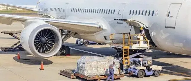 美国航空业 “停摆 + 减班”，跨境旺季物流提前 “<em>熔断</em>”！