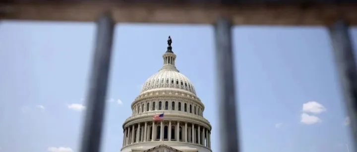 空运持续混乱！航班大幅取消延误！特朗普喊话空管员“回来上班”！