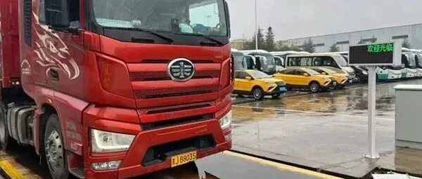 保税非保税货物首次在贵阳综保区实现“搭伙”出区