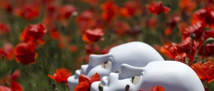 <em>敷</em>完面膜到底洗不洗脸？