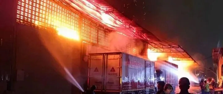 中国城市场遭菲政府突查！被查获约23万比索的未认证圣诞灯饰产品，这批货有多威胁！