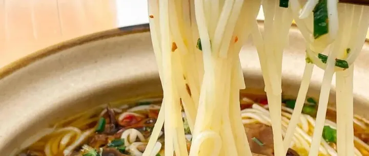 香到邻居敲门！这碗云南松茸米线，嗦一口鲜到灵魂颤栗～~