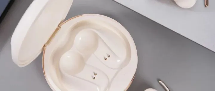 别再花千元买耳机当大冤种！99元AI黑科技：DeepSeek超强大脑+双机连接+68语种翻译全开！