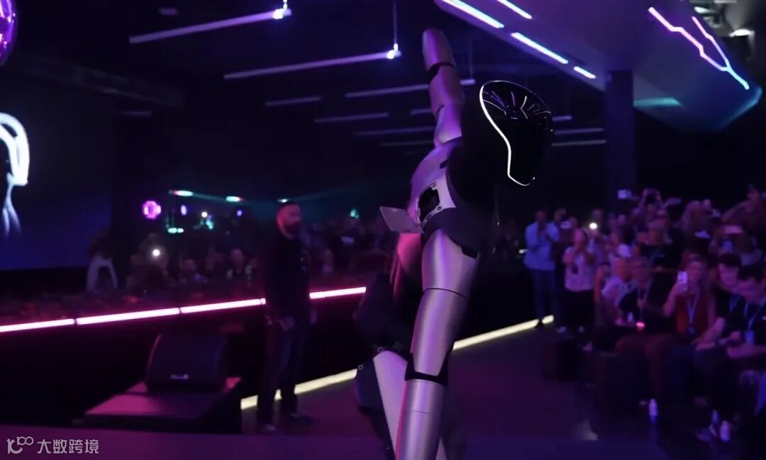 Optimus热舞，背部贴片“开口”。