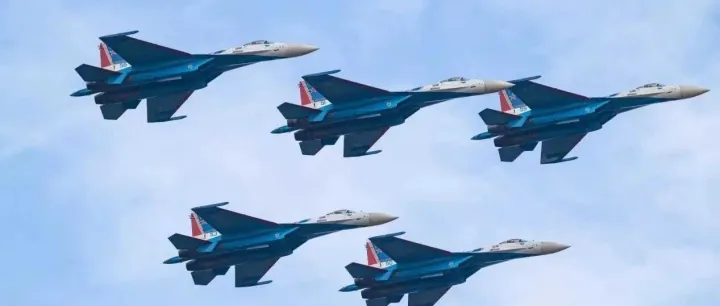 俄罗斯勇士飞行表演队硬核炫技！科技视讯直击2025南昌飞行大会