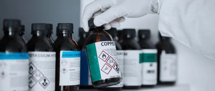 加强芬太尼源头管控：新增美、墨、加13种化学品两用物项出口许可要求