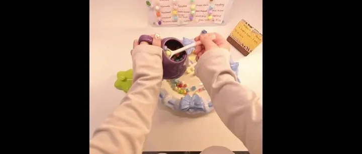 一勺盛出情绪价值，跨境电商新风口炸裂了！｜盲勺爆火背后，谁在收割年轻人的心？