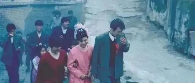 朴塘“富家女”嫁给灵官“穷小子”