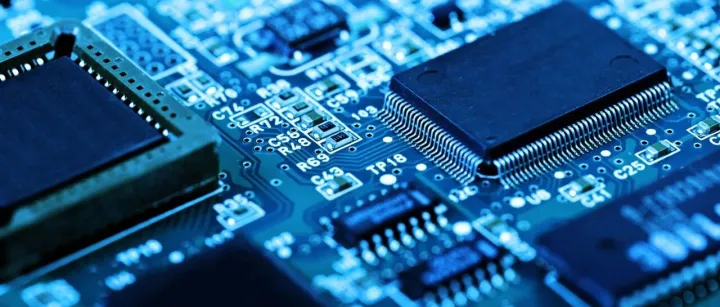 存储芯片三连涨，带动部分手机提价500元，业内人士：明年或更贵