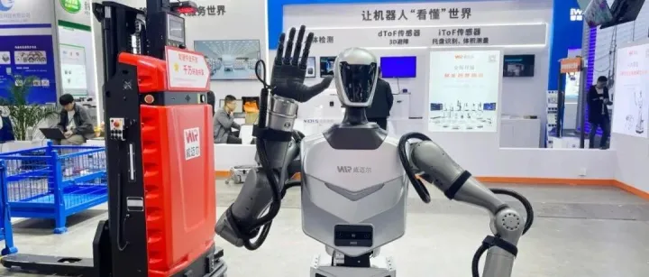 CeMAT2025 媒体探馆 | 威迈尔VMR"人-机-狗"协同颠覆物流场景