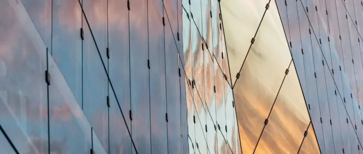 透明冷却薄膜让玻璃“透光不透热”，还能自己散热 | 卓越亮点