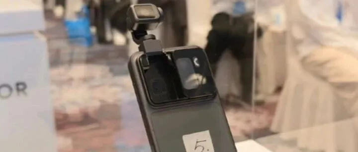 首款自带云台的机器人手机！荣耀黑科技：拍vlog终于不用手忙脚乱