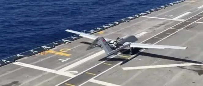 土耳其TB-3无人机从两栖攻击舰滑跃起飞