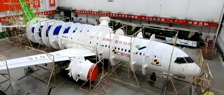 国产大飞机突破，美欧为C919航发“埋雷”，不料我国早已换道超车