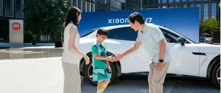 <em>雷</em><em>军</em>很无奈：不回应网上<em>黑</em>稿说是默认，回应了则说他急了