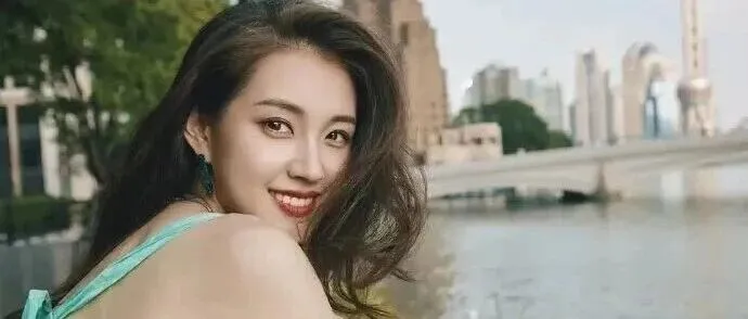 短剧男女<em>主</em>庆功宴落泪，知名<em>制片人</em>喊话