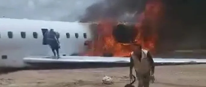 科尔韦济市发生坠机事故：矿业部长路易·瓦图姆及其代表团险些在飞机失火中逃生