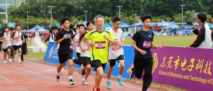 师生长跑·燃动校园︱我校校运会精彩上演3000米、5000米师生同赛项目