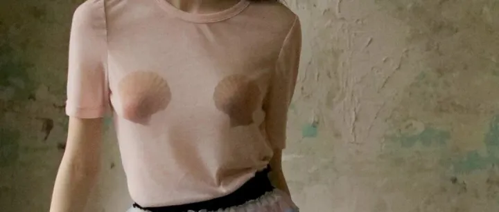 打着<em>设计</em>名义恶趣味？“贝壳女装”奇葩<em>设计</em>引<em>争议</em>！