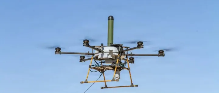 美国陆军测试搭载电子战吊舱的长航时系留无人机