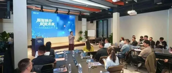 如何让机器人有更聪明的“眼睛”乃至“脑子”？聚焦“脑智融合”，上海推动类脑智能产学研协同创新​