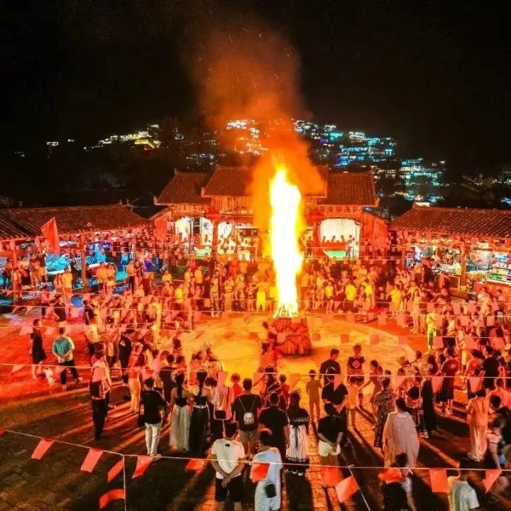 11月22-23日【千年瑶寨盘王节盛宴】火把巡游篝火盛宴、小桂林-英西峰林徒步、观瑶族特色表演2日游