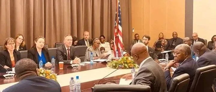 头条|赞比亚卢萨卡市议会警告非法倾倒垃圾行为，威胁处以1.5万克瓦查罚款