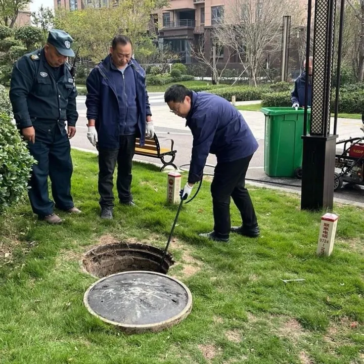 天城雅苑疏通养护高层“地下血脉”