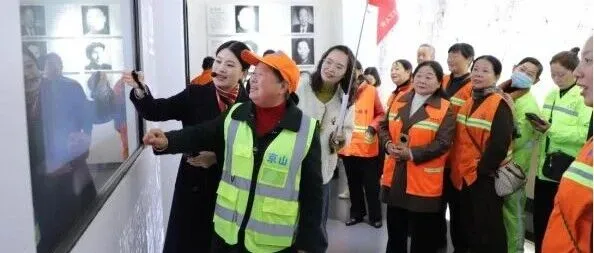 中岸公司物业暖心护航环卫工人参观活动