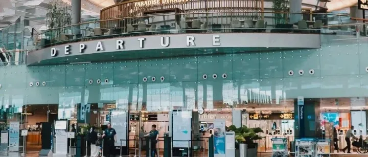 第一批去新加坡的中产，已经开始悄悄撤离