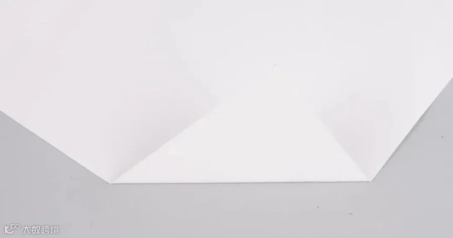 漂白牛皮纸，表面洁白光滑。