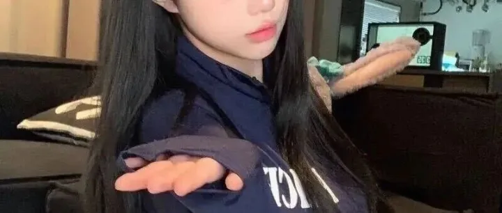 约拍北京模特｜<em>极品</em>女<em>大</em>，蓝色连体衣展现傲人饱满<em>身材</em>，太欲了