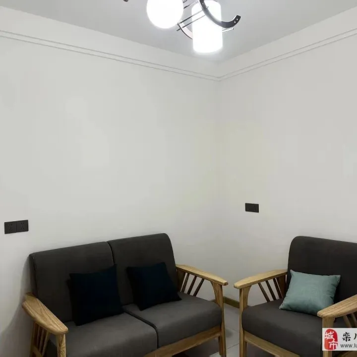 栾川伊尹花园西山河路2室1<em>厅</em>1<em>卫</em>出租，新房干净卫生