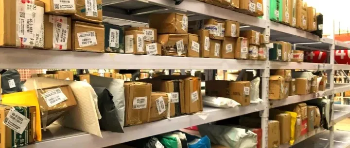 【起底：快递驿站们，困在“快递”里】