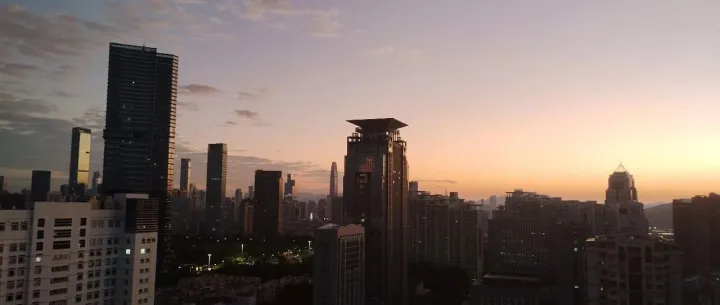 “翻开书页，瞬间穿越千种人生：你，还敢不阅读吗？”