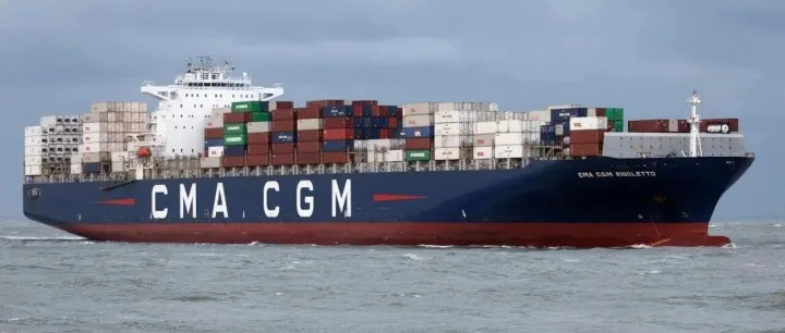 胡塞武装暂停袭击船只缓解红海紧张局势，但风险任然存在