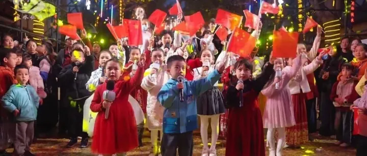 汉秦艺术红领巾合唱团在<em>天水</em>黄金大道唱响《<em>天水</em>在哪里》！