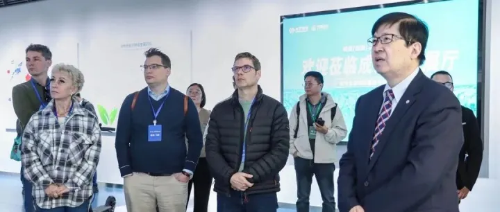 匈牙利智库学者代表团莅临华友成都基地参观交流