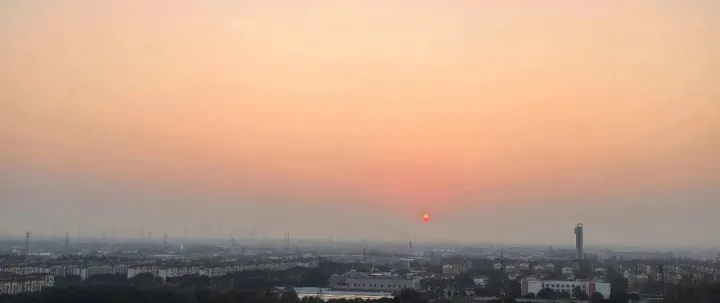 AI泡沫与铁索连环构建的大而不倒