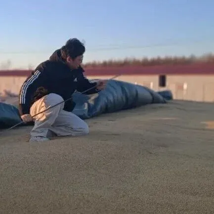 【856·四区】当好储粮 “哨兵”  把好晒场“温度”