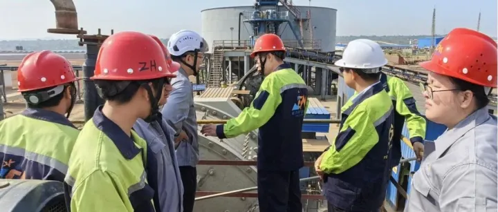 织密安全防护网袁荣董事长一行对刚果（金）、赞比亚荣兴公司开展安全大检查