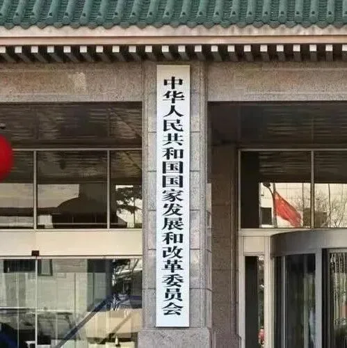 国家发改委：蛋鸡养殖每只<em>亏损</em>26.52元，肉鸡每只<em>亏损</em>0.08元，生猪养殖头均<em>亏损</em>179.57元