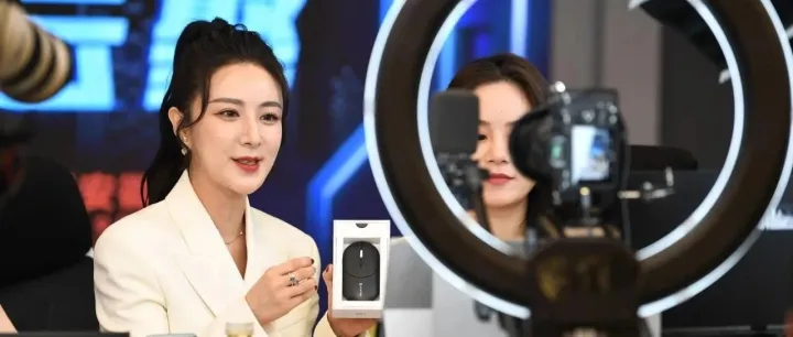 <em>薇</em>娅与谦寻：从“淘宝<em>主</em><em>播</em>”到“<em>全</em>品类女王”，工业化运作的巅峰与反思