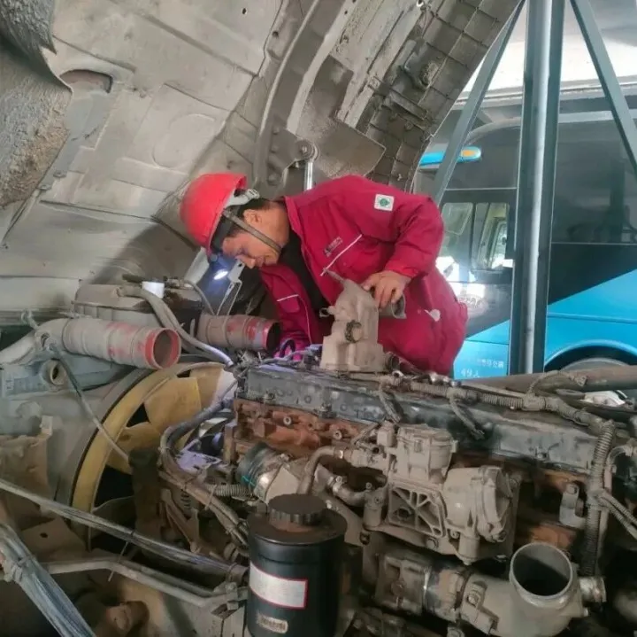 诚安公司汽修车间：精修配件强保障 畅通运输提效能