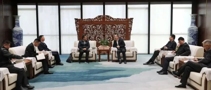 刘震华与江西银行骆小林一行交流座谈