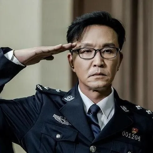 原来不是演的！这5位演员竟然全是真警察，最后一位还是“警花”