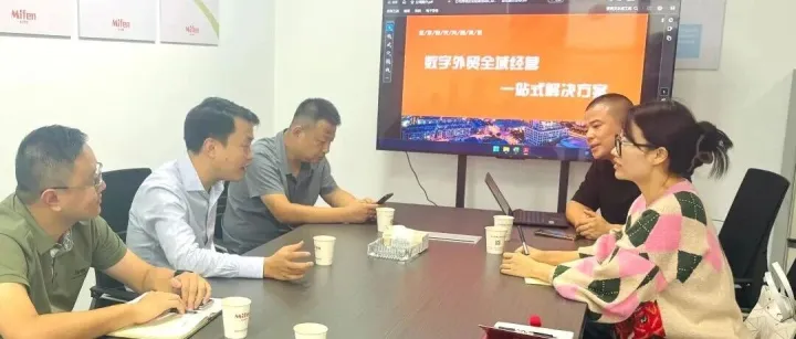 调研指导 | 荷塘区副区长宾哲强一行调研荷塘区跨境电商孵化中心